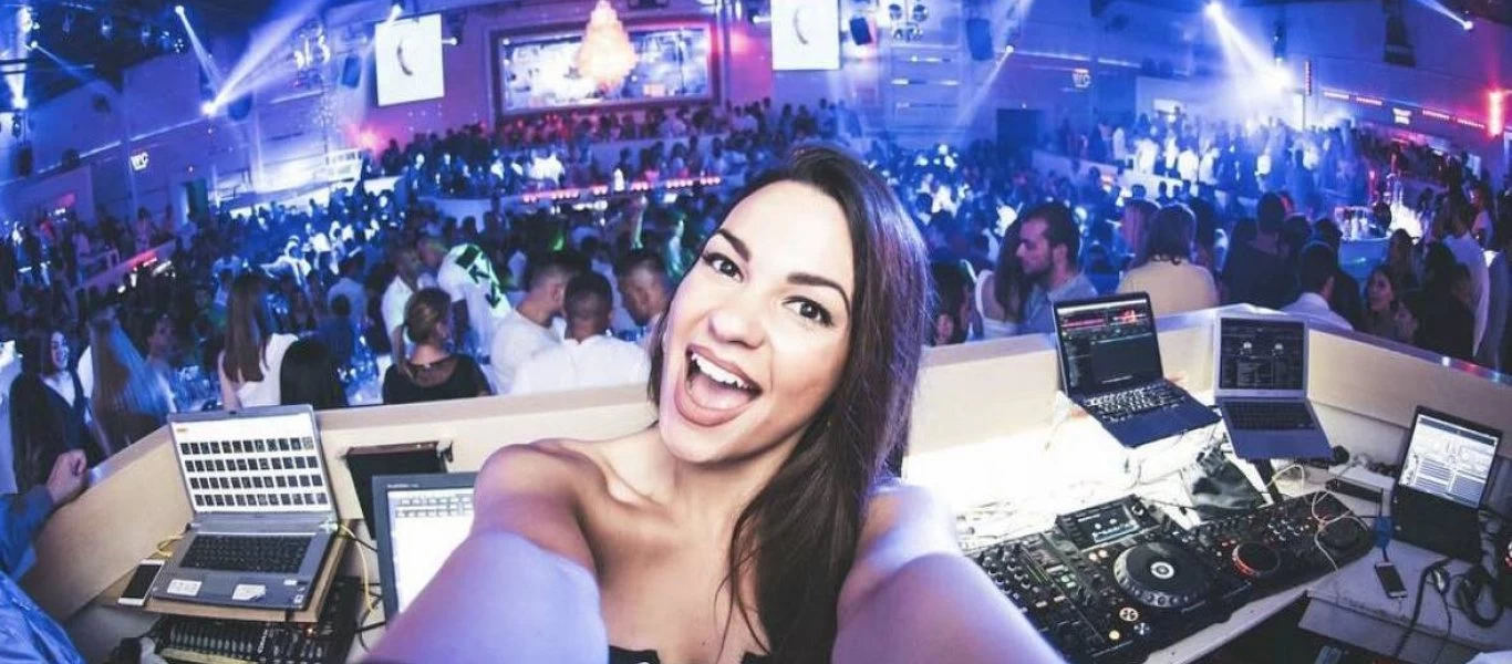 Efi Bak: Η Θεσσαλονικιά DJ που βάζει «φωτιά» στα club (φώτο-βίντεο)